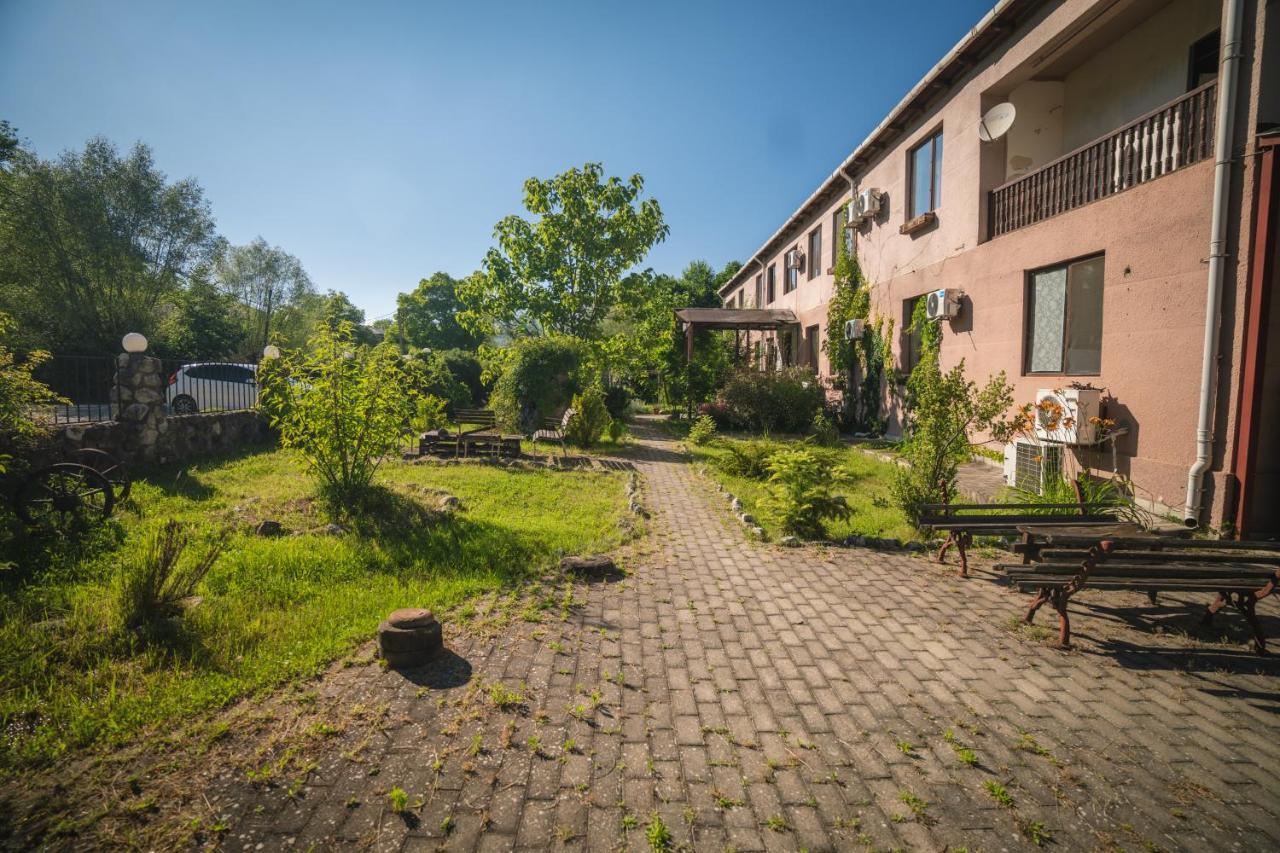 Hotel Metekhara Ambrolauri Zewnętrze zdjęcie
