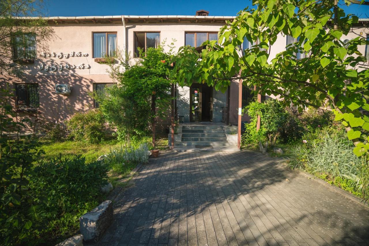 Hotel Metekhara Ambrolauri Zewnętrze zdjęcie