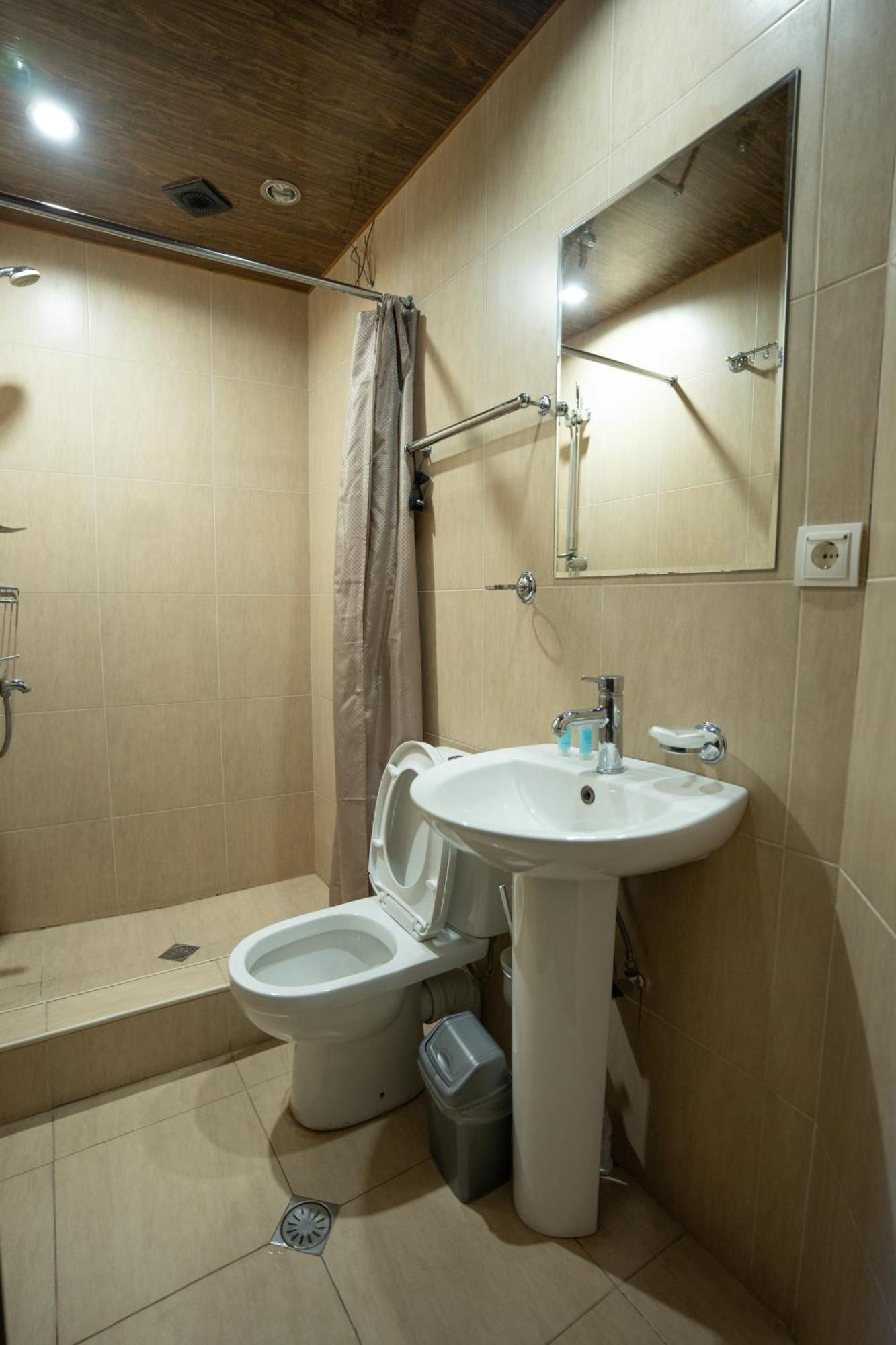 Hotel Metekhara Ambrolauri Zewnętrze zdjęcie