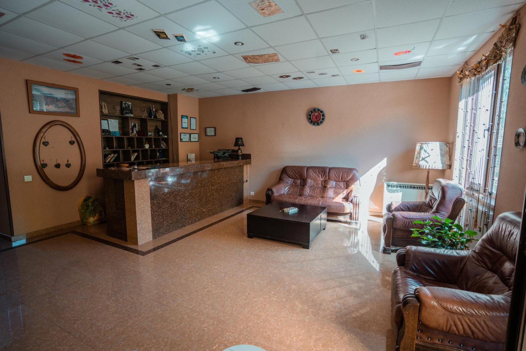 Hotel Metekhara Ambrolauri Zewnętrze zdjęcie