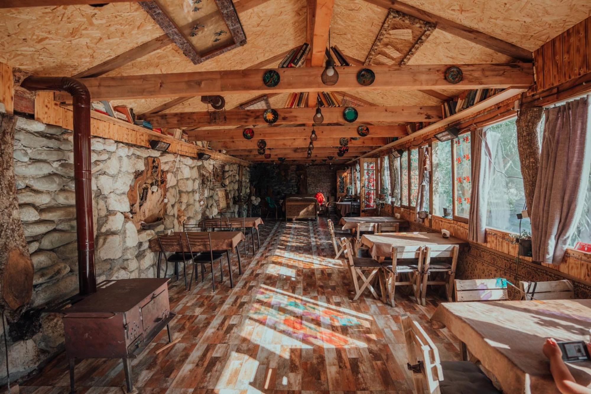 Hotel Metekhara Ambrolauri Zewnętrze zdjęcie
